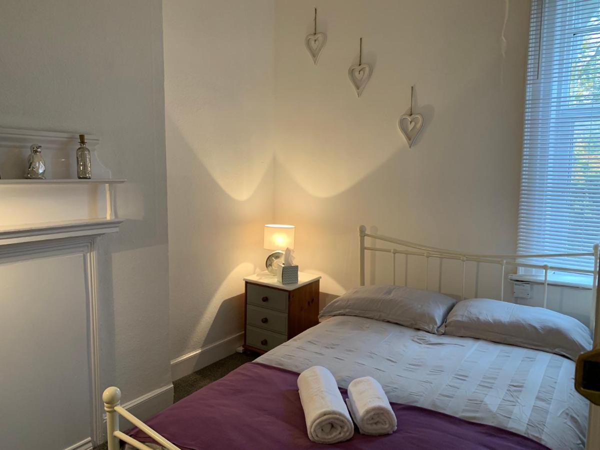 Cosy Rooms In Тонтон Екстер'єр фото