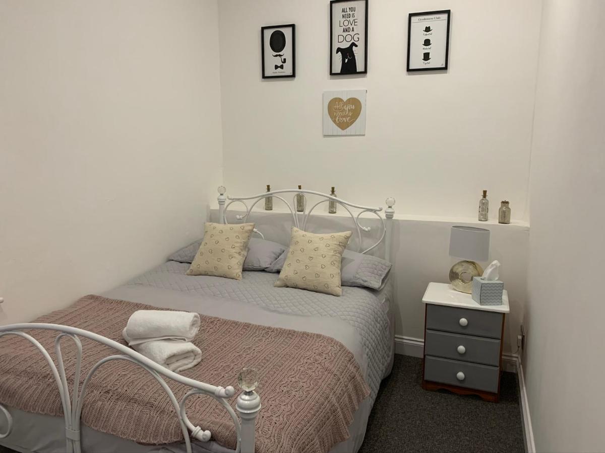 Cosy Rooms In Тонтон Екстер'єр фото